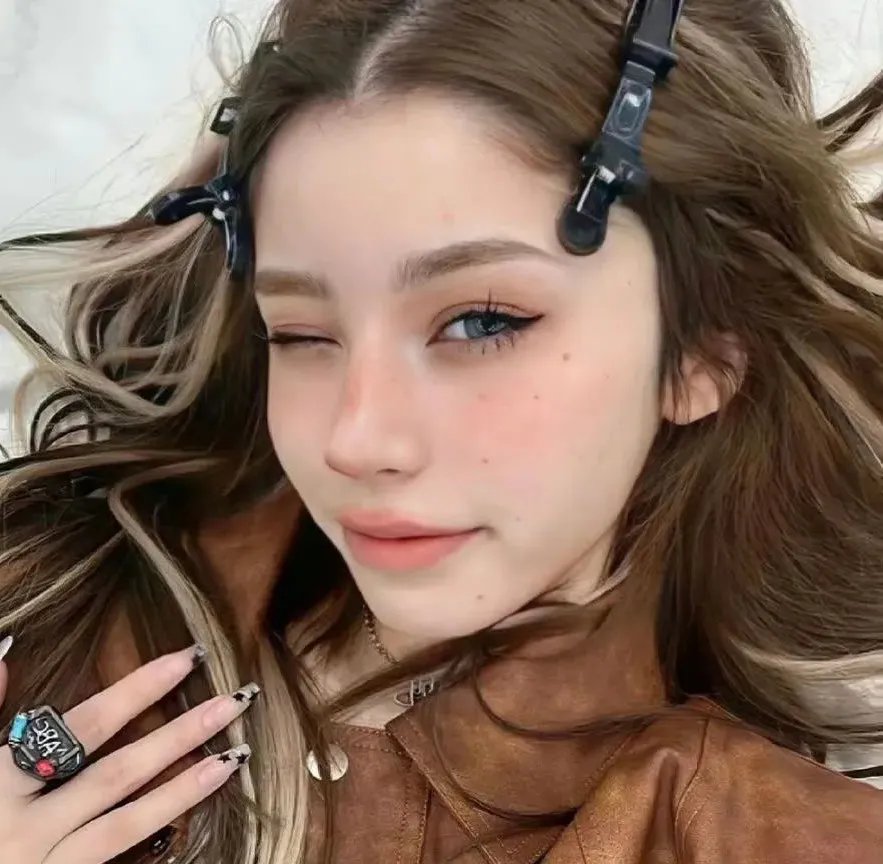 四片羽毛